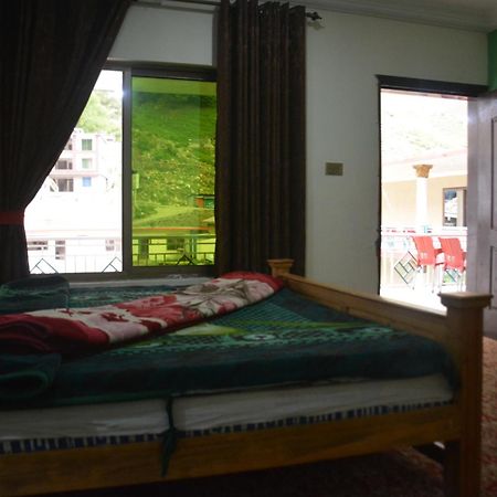 Hotel Pine Hills, Naran Exteriér fotografie