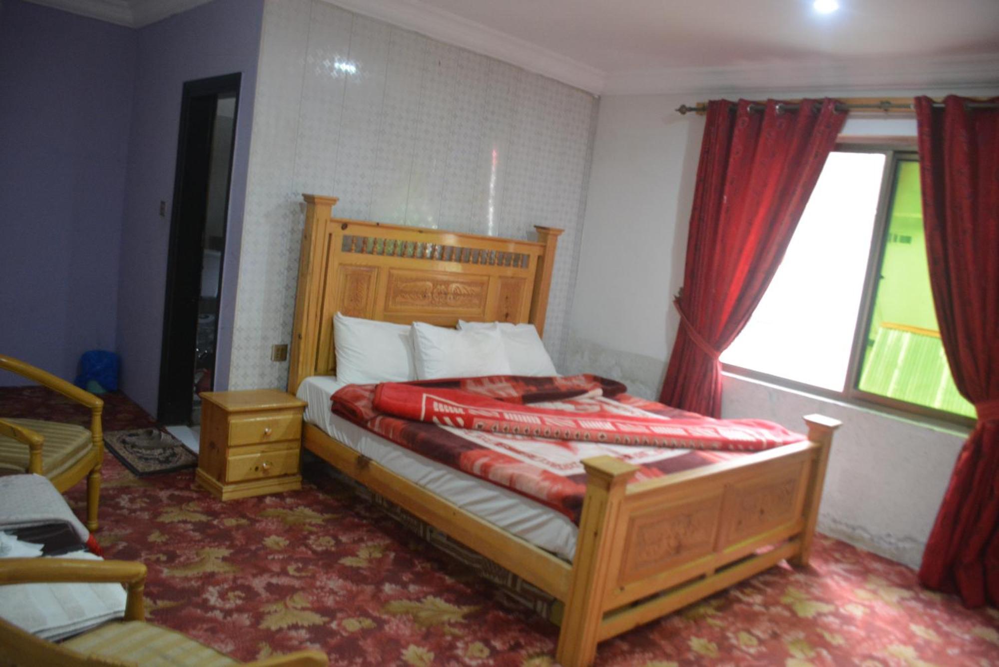 Hotel Pine Hills, Naran Exteriér fotografie