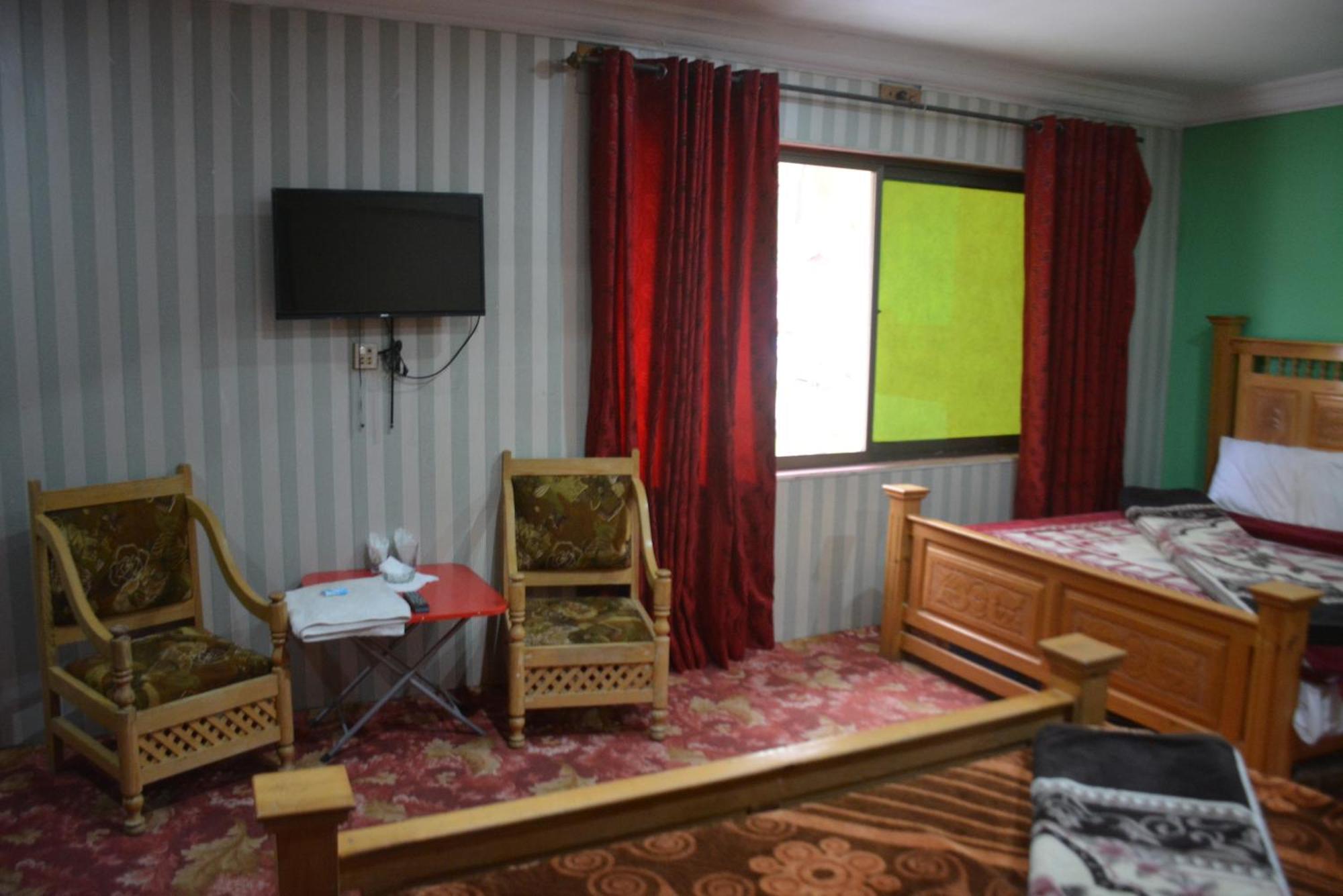 Hotel Pine Hills, Naran Exteriér fotografie