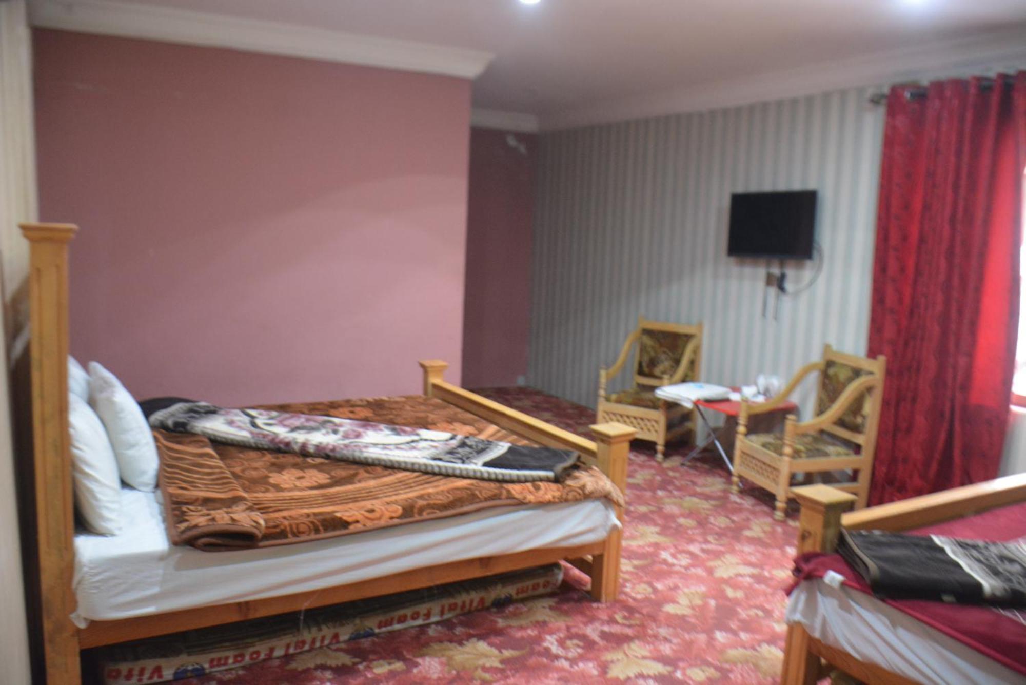 Hotel Pine Hills, Naran Exteriér fotografie