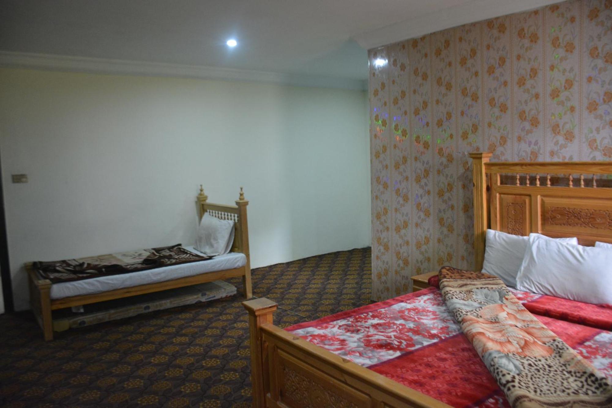 Hotel Pine Hills, Naran Exteriér fotografie