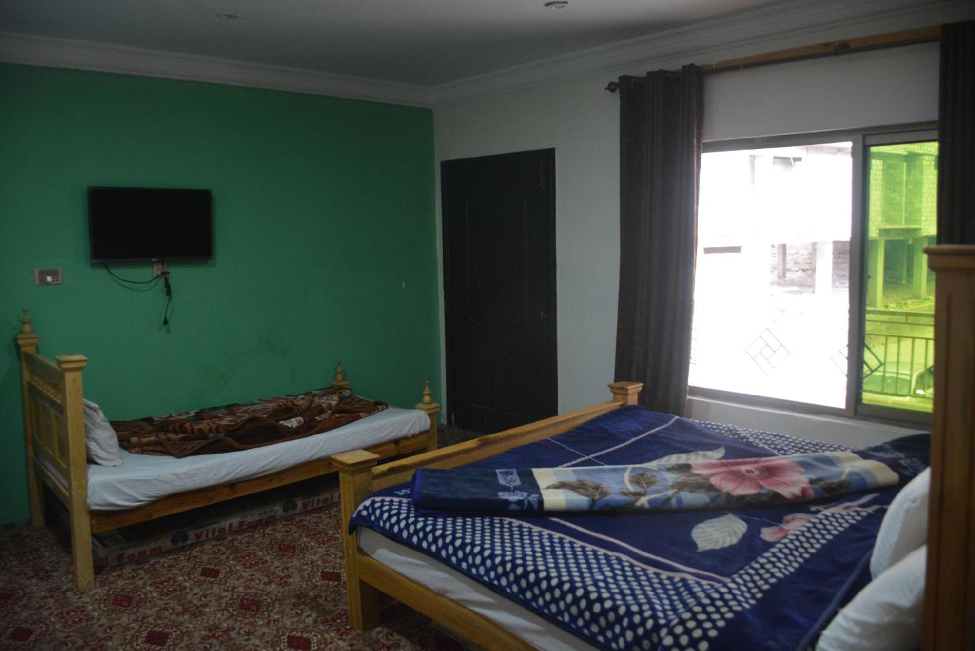 Hotel Pine Hills, Naran Exteriér fotografie