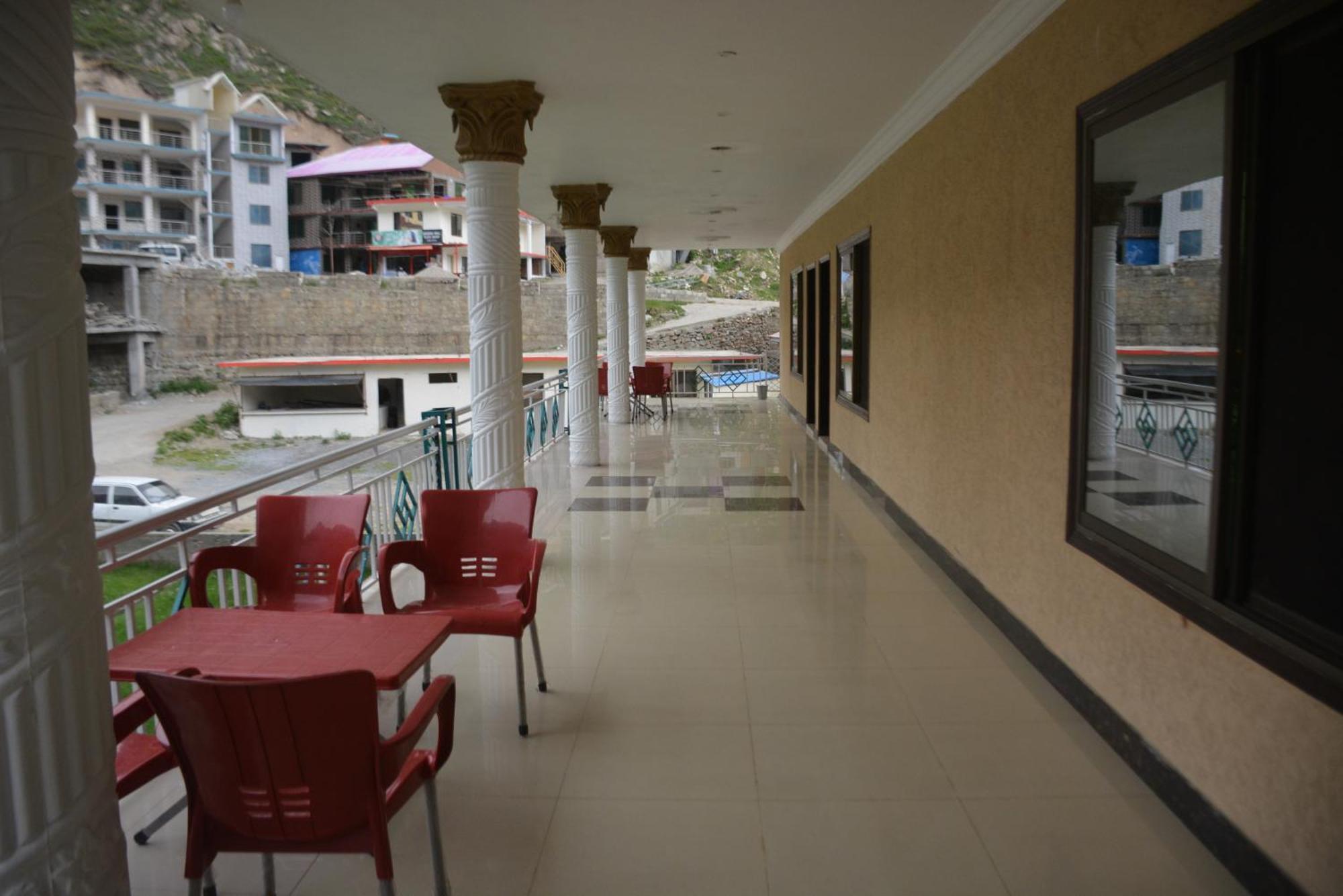 Hotel Pine Hills, Naran Exteriér fotografie