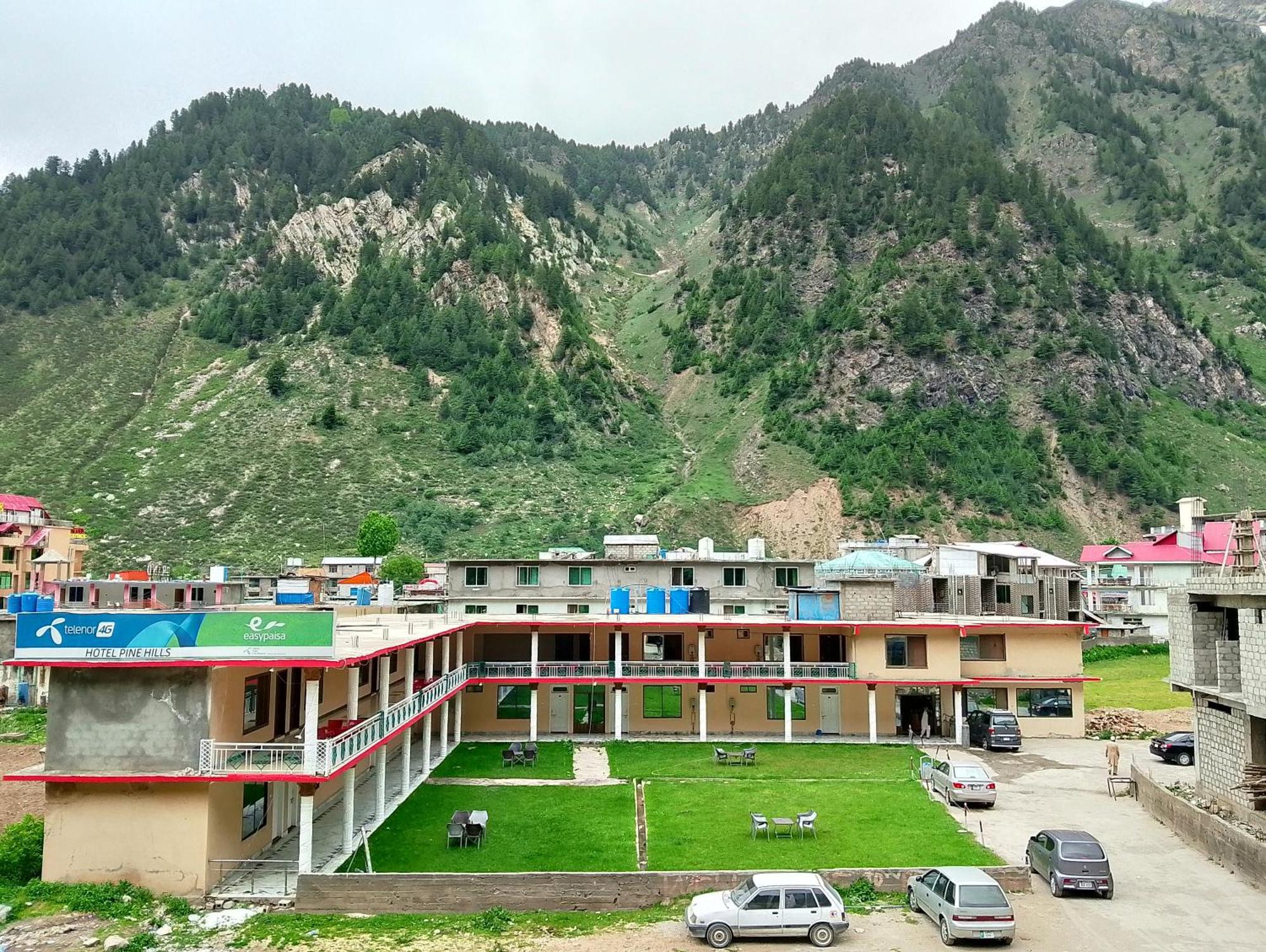 Hotel Pine Hills, Naran Exteriér fotografie